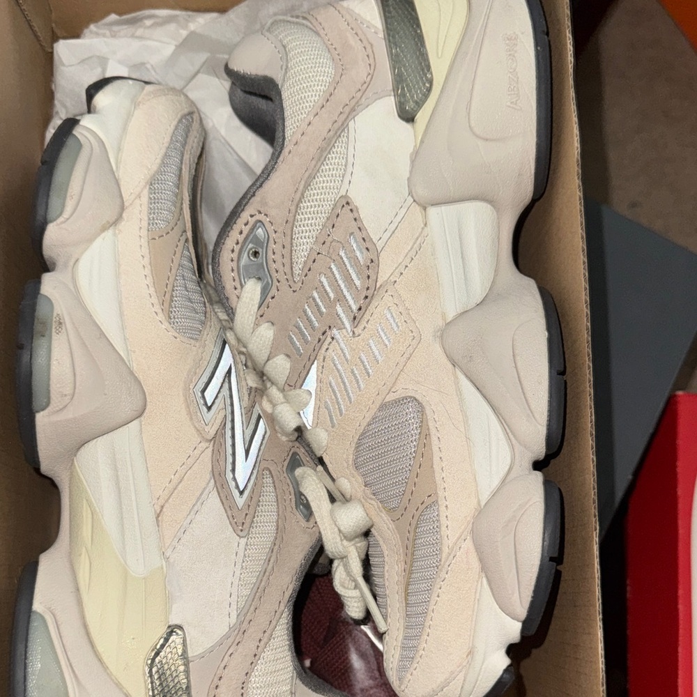 New Balance 9060